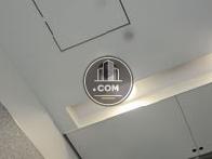 エントランス内に設置された防犯カメラ