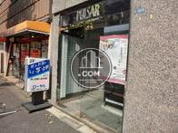 入口上部に物件名が表示されてます