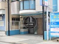 搬入にも便利なビル正面