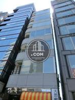 見上げたビルの図