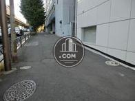 ビル前の歩道です