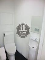 トイレは自動で開閉するタイプの物となっております