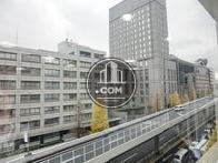 部屋からは首都高が見えます