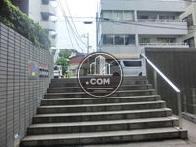 Ｓ棟入り口の階段