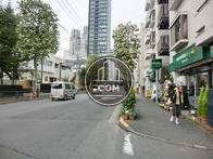 角地に面しています