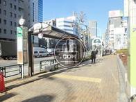 玄関前にバス停がごいざいます