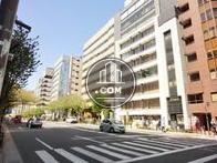 先には市ヶ谷駅があります