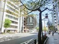 車通りの多い靖国通り
