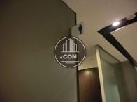 男子トイレが通路の奥の部分にあります
