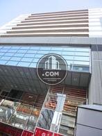 下層階には店舗が入っています