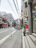 玄関前の傾斜面