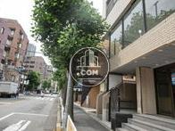 おしゃれなお店も入っているビル街です