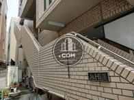 このレンガ調の外観はおしゃれな街に合っています