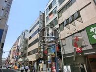店舗・事務所が並んでおり賑やかです