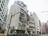 前面はなだらかな坂道になっています