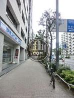 街路樹のある通り
