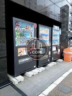 ビル前に自動販売機