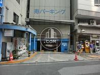 物件に時間貸しパーキングが隣接しています