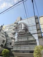 天気の良い日は景色が映り込みます