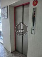 玄関からすぐにエレベーターがあります