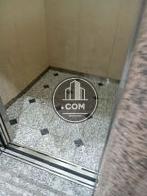 エレベーター内部