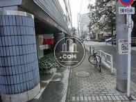 前面の歩道です