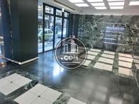 照明と床デザインがシンクロしています