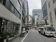 ビルの前面道路、昭和通り方面