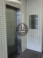エレベーターの脇にテナントサインがあります