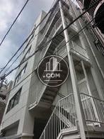 路地に面した裏面に設置されています