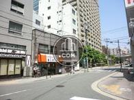 前面道路は広めです