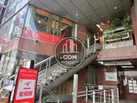 2階店舗区画は直接の階段をご利用頂きます