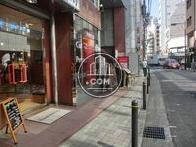 1階は店舗区画、良い目印です