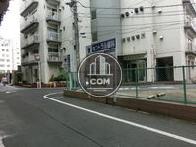 物件入口から見た周辺です