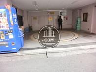 1階側面に駐車場があります
