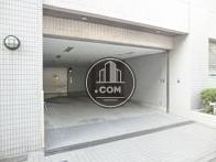 機械式駐車場前