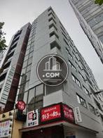 建物下から