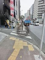 人の流れも多い歩道です