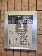 玄関にオートロックが掛かっています