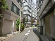 大型ビルがあります