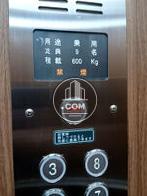 エレベーター9名乗り