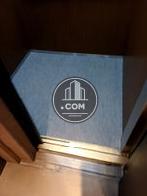 エレベーター内部