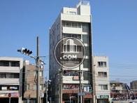 角地に建っています