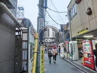 ビル側面道路