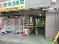 側面のエントランス