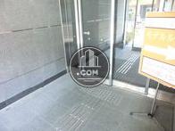 床面には視覚障害者誘導用ブロック