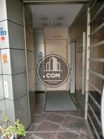 コンパクトなエントランスです