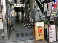 ビル正面玄関