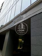 重厚感あるエントランス