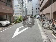 人通りはまばらです
